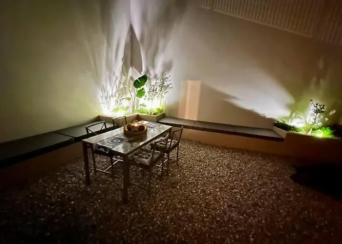 VI House